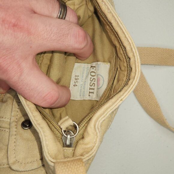 Fossil beige crossbody purse - Picture 7 of 8